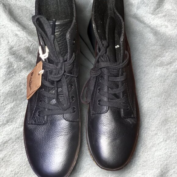 Dr Martens Leyton boot NWT size 10 - Picture 2 of 5